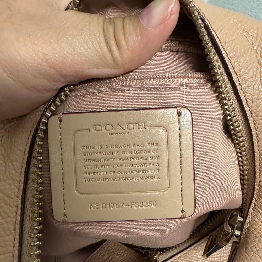Coach Tan Hobo Bag Luxurious Leather Timeless Design - Picture 5 of 5